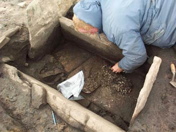 The excavation of an early Bronze Age cist burial at Fan Foel, Carmarthenshire, in June 2004. ©Dyfed Archaeological Trust 